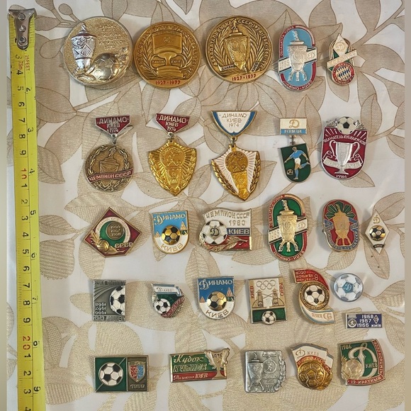 Set Of 28 VTG Soviet-era pins badges related to the Dynamo Kyiv football club - Picture 2 of 6